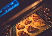Croissant di sfoglia e nutella, la colazione prende vita stamani croissant alla nutella