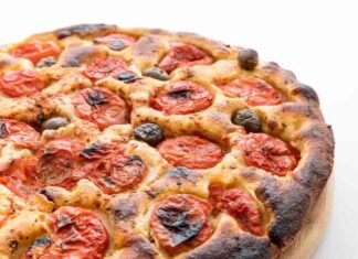 Focaccia barese con le olive | la cena ideale per il festival di Sanremo focaccia Barese