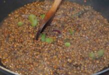 Lenticchie in umido, dimenticati della carne stasera, come queste non mancherà niente alla cena lenticchie