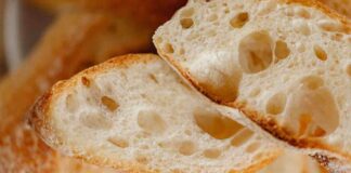 Filoncini di pane rustici, la ricetta tutte bolle da provare subito filoni di pane con le bolle