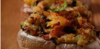 Patate ripiene stasera per cena, con bacon croccante, provola e molto altro, non puoi perdertele mica patate ripiene
