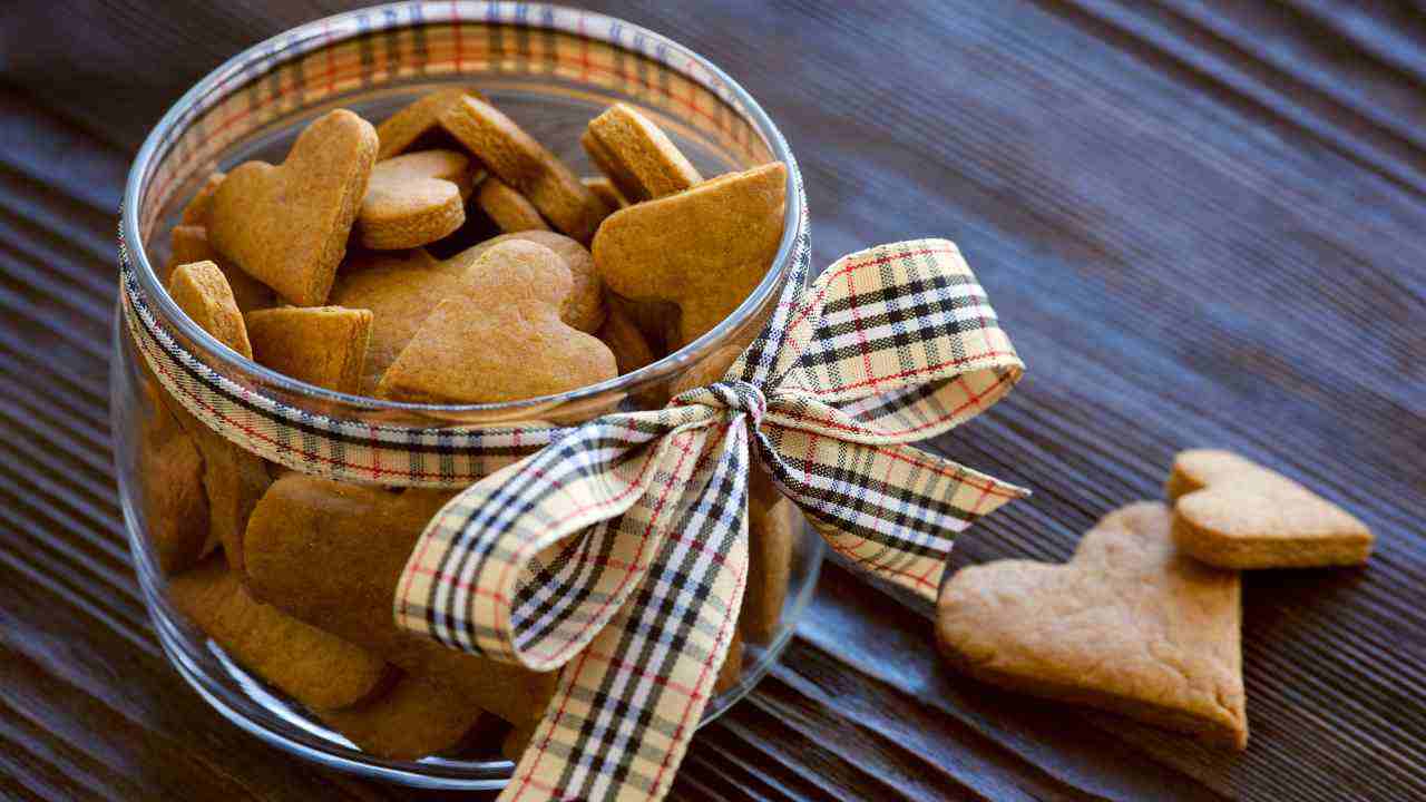 Biscotti allo zenzero senza uova, senza burro e senza zucchero - RicettaSprint