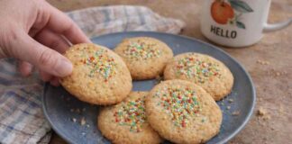 Te li ricordi i biscotti di Pasqua della nonna? Io lo ho rifatto con gli stessi confettini Biscotti di Pasqua - RicettaSprint