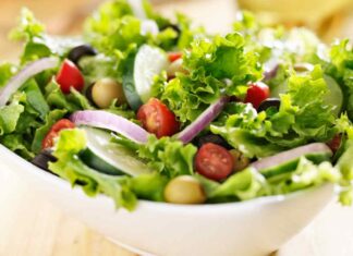 Insalata in frigo: come va conservata per evitare che si rovini subito Come conservare l'insalata in frigo - RicettaSprint