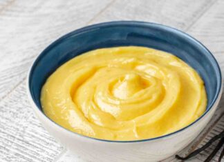 Crema pasticcera ma al limone, la puoi servire anche con la colomba classica Crema al limone - RicettaSprint