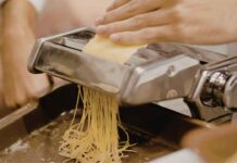 Pasta fresca all’acqua, l’ideale quando ti sei resa conto di aver finito le uova Pasta fresca all'acqua - RicettaSprint
