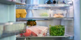 Per pulire il frigorifero, ti basta un cotton fioc, e la regola base ti cambia la vita in casa Pulire frigo con cotton fiocc- RicettaSprint