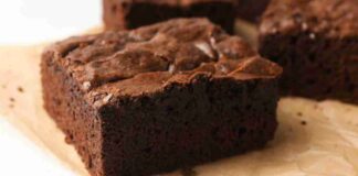 Torta senza forno e fatta di 2 soli ingredienti, va sempre fatta un giorno prima e dura 3 giorni in frigo