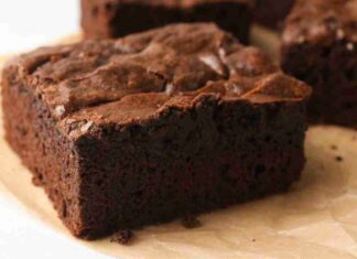 Torta senza forno e fatta di 2 soli ingredienti, va sempre fatta un giorno prima e dura 3 giorni in frigo