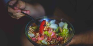 Insalata di pasta versione ufficio, così la mangio dalla schiscetta Insalata di pasta - RicettaSprint