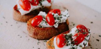 La mia cena di stasera: bruschette, pomodoro e mozzarella, spettacolo bruschetta