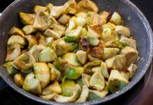 I carciofi mi piace farli in padella, vengono trifolati super buoni carciofi in padella