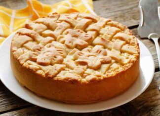Crostata ripiena di mele | così è una sopresa crostata ripiena