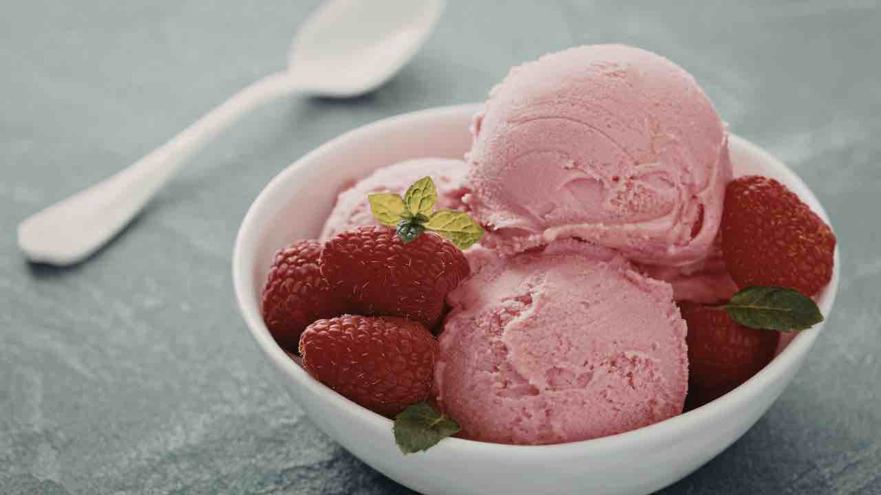 gelato alle fragole
