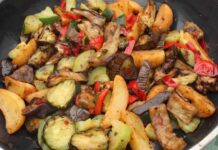 Melanzane, peperoni e patate in padella | da adesso in poi il mio contorno preferito melanzane e peperoni