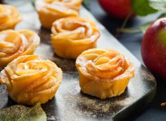 Il dessert a cena da amici, belle , dolci e pronte in 10 minuti, le rose di mele sono top rose di mele