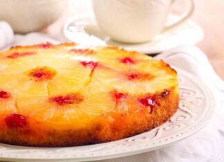 torta ananas e ciliegie