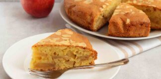 Come allietare la giornata con una semplice torta? prepara la torta di mele così e poi mi dici torta di mele e mandorle