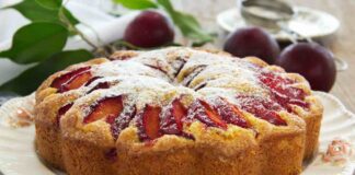 Torta con le prugne, soffice morbida