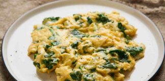 Oggi le uova strapazzate me le sono fatte così, buone e pronte in un attimo uova e spinaci