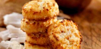 Biscotti al cocco, la ricetta che profuma di estate Biscotti morbidissimi al cocco - RicettaSprint