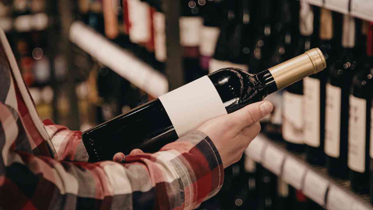 Bottiglie di vino in frigo - RicettaSprint