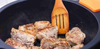 Carne in padella, la cottura è tutto: la guida per non farla diventare “stopposa” Come cuocere carne in padella - RicettaSprint