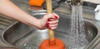 Pulire lo scarico del lavandino per evitare che si otturi: il trucco degli idraulici Come evitare che il lavandino si otturi - RicettaSprint