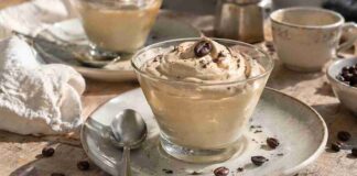 Crema al caffè montata con panna, il dolce al cucchiaio che ti sveglia Crema al caffè - RicettaSprint