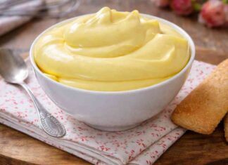 Crema al mascarpone in poche mosse, la accompagno persino alla colomba di Pasqua