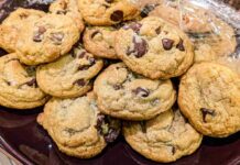 Tutti pazzi per i crumbl cookie, me compresa, ho imparato a farli al cioccolato Crumbl cookie fatti in casa - RicettaSprint