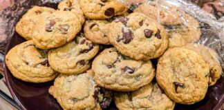 Crumbl cookie fatti in casa - RicettaSprint