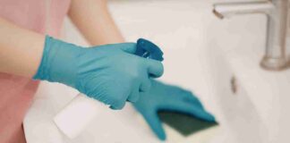 Bagno e sanitari, come farli tornare bianchi con il trucco della nonna Fare tornare i sanitari bianchi - RicettaSprint