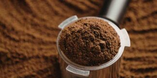 Fondi del caffè per allontanare i moscerini - RicettaSprint