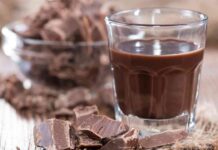 Liquore al cioccolato per dilettanti, la ricetta per farlo in modo sicuro a casa Liquore al cioccolato - RicettaSprint