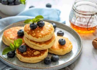Pancake proteici prima della palestra, il pieno di energia che non appesantisce Pancake proteici per colazione prima degli allenamenti - RicettaSprint