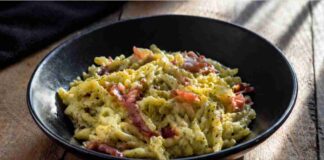 Pasta cremosa al pesto e speck, la combo perfetta che non ti aspetti Pasta pesto e speck - RicettaSprint