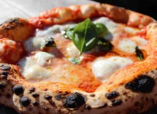 Pizza con impasto napoletano - RicettaSprint