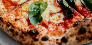 Pizza low carb facile da fare in friggitrice ad aria, il forno non ti serve più