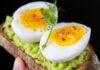 toast uova sode avocado