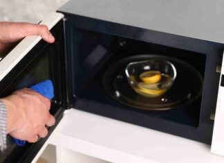 Pulire il microonde con il limone - RicettaSprint