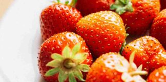 Fragole, quante ne puoi mangiare davvero? E cosa succede davvero se esageri Quante fragole posso mangiare al giorni - RicettaSprint