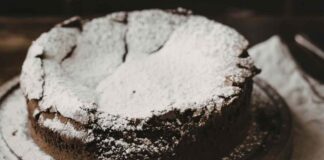 Torta al cioccolato fondente, ti ci va dentro quasi tutto un uovo di pasqua, smaltire è il motto torta al cioccolato