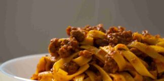 Tagliatelle con il ragù avanzato di Pasqua, il secondo che non ti aspetti Tagliatelle al ragù avanzato - RicettaSprint