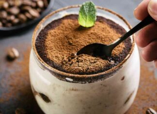 Colomba che avanza, tiramisù da mettere in frigo: la ricetta salva Pasqua Tiramisù con colomba- RicettaSprint