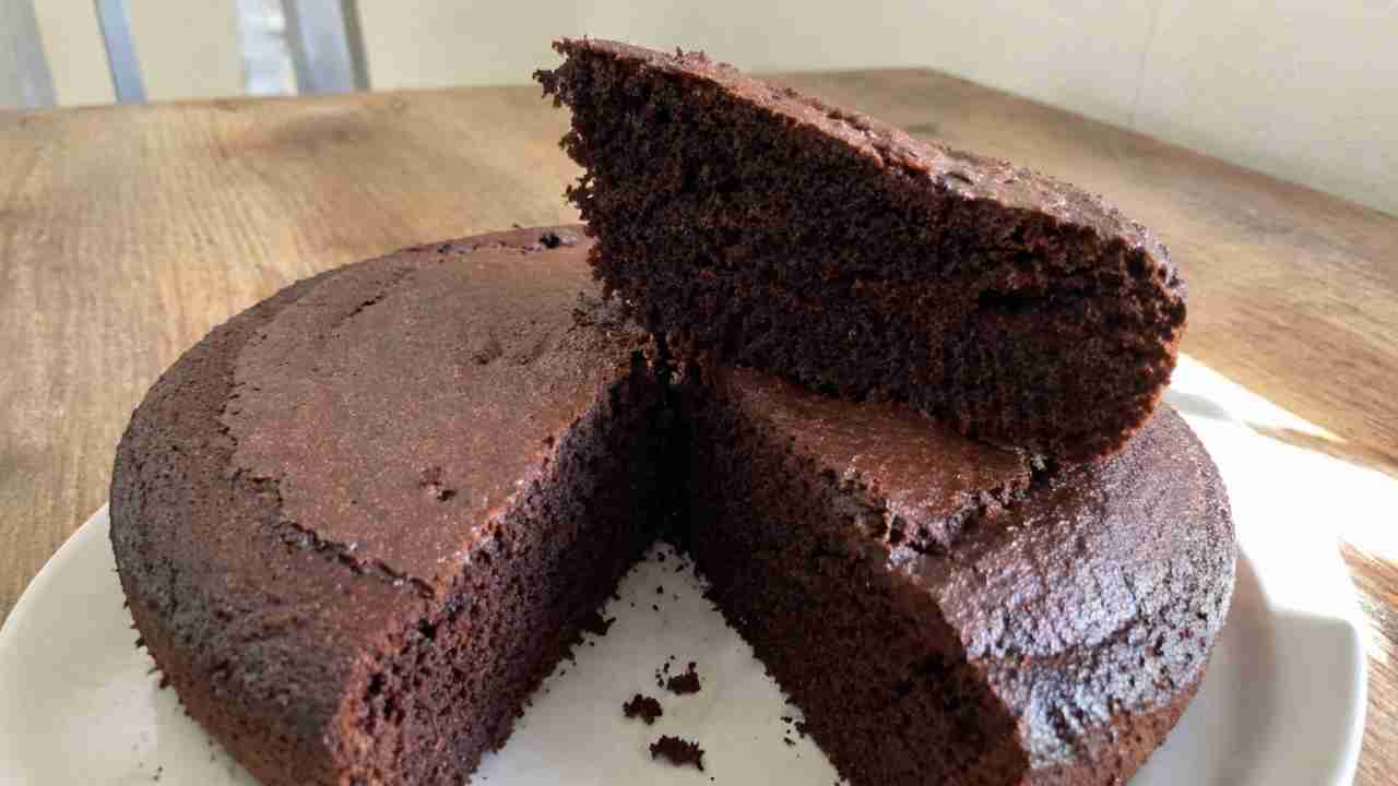 Torta cioccolatosa con pochi ingredienti - RicettaSprint
