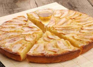 Torta di mele morbida - RicettaSprint