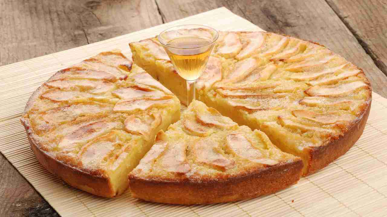 Torta di mele morbida - RicettaSprint