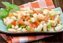 Da quando sono a dieta mangio insalate, questa è sostanziosa e pronta in un attimo fagioli insalata