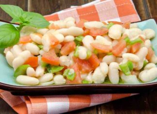 Da quando sono a dieta mangio insalate, questa è sostanziosa e pronta in un attimo fagioli insalata